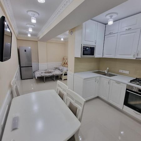 Blue Sky New Apartments In The Center تشيسيناو المظهر الخارجي الصورة