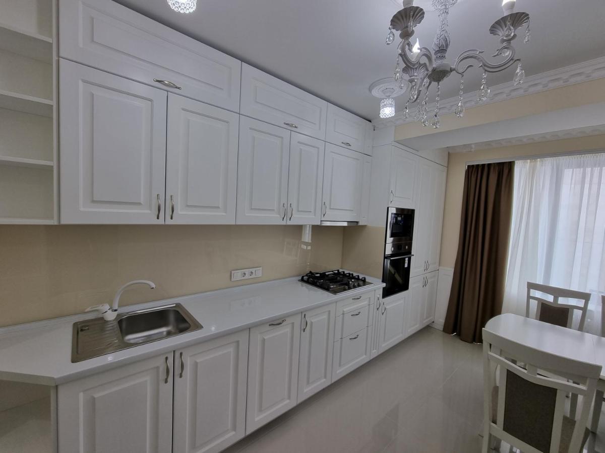 Blue Sky New Apartments In The Center تشيسيناو المظهر الخارجي الصورة