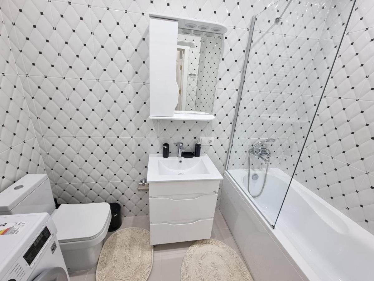 Blue Sky New Apartments In The Center تشيسيناو المظهر الخارجي الصورة