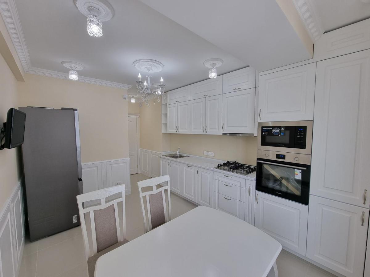 Blue Sky New Apartments In The Center تشيسيناو المظهر الخارجي الصورة