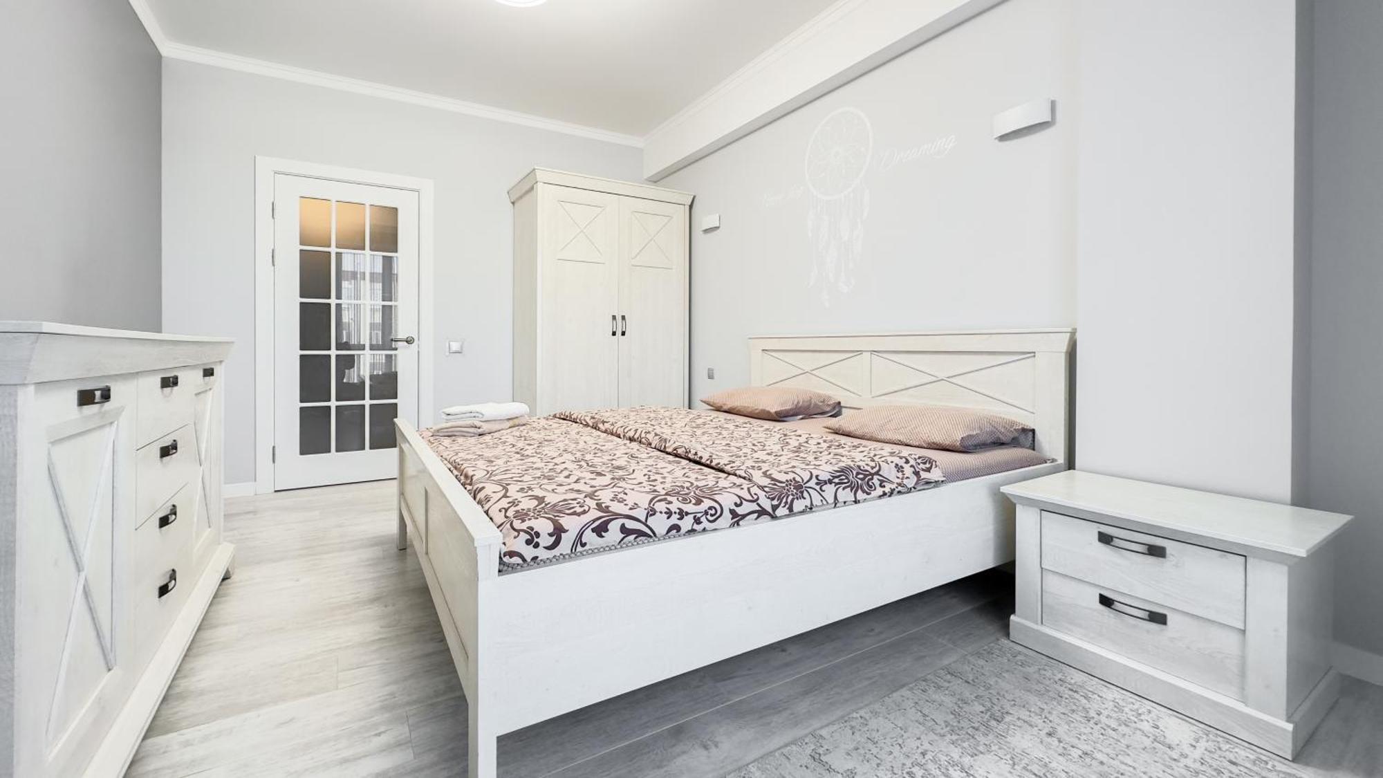 Blue Sky New Apartments In The Center تشيسيناو المظهر الخارجي الصورة